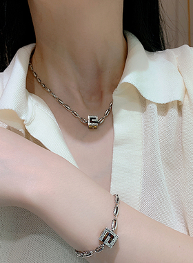 锆石纯银女轻奢方块G字母项链