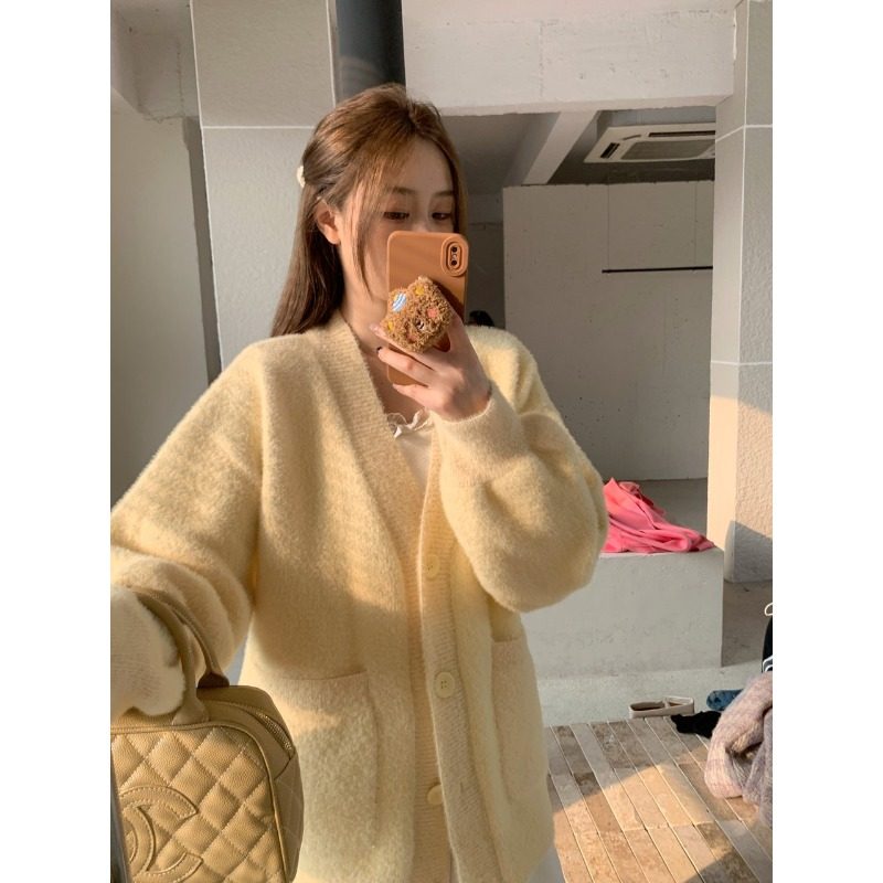 慵懒风温柔白色毛衣女2024新款冬季宽松韩系V领加厚针织开衫上衣,淘宝优惠券,粉丝福利购,淘宝优惠卷