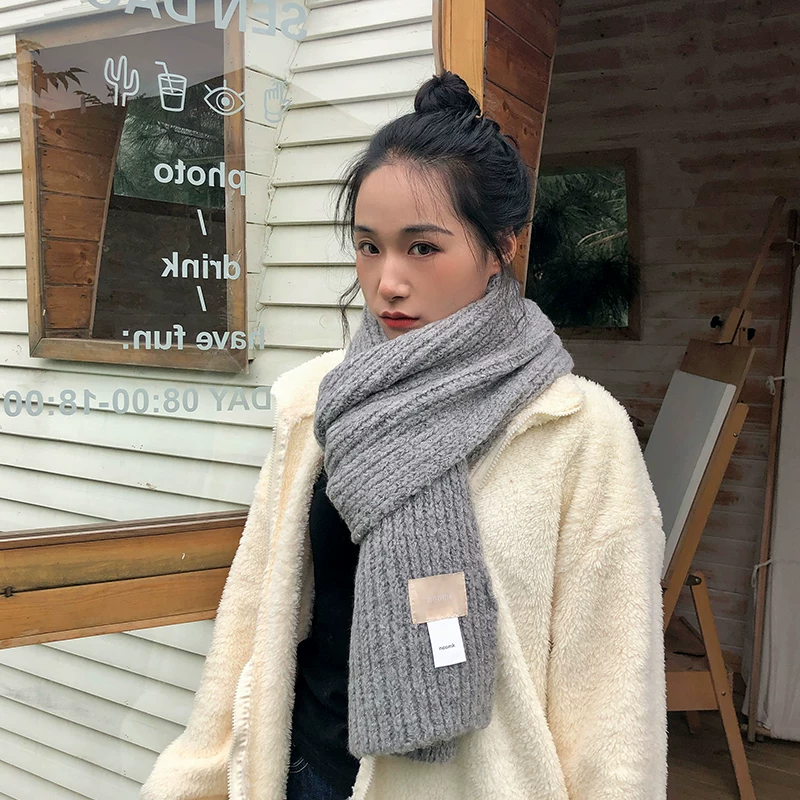 Кашемировый заплатка? Actually 'Cashmere patch, demi-season scarf for students, warm universal cloak, Korean style' -> translate properly: 'Кашемировый платок-пашми? Wait 'patch' could be 'патч' or 'заплатка' but scarf implies scarf. 'Cashmere patch, demi-season scarf for students' maybe 'Кашемировый патч, демисезонный шарф для студентов, теплое универсальное накидка, корейский стиль' Not great. Let's craft: