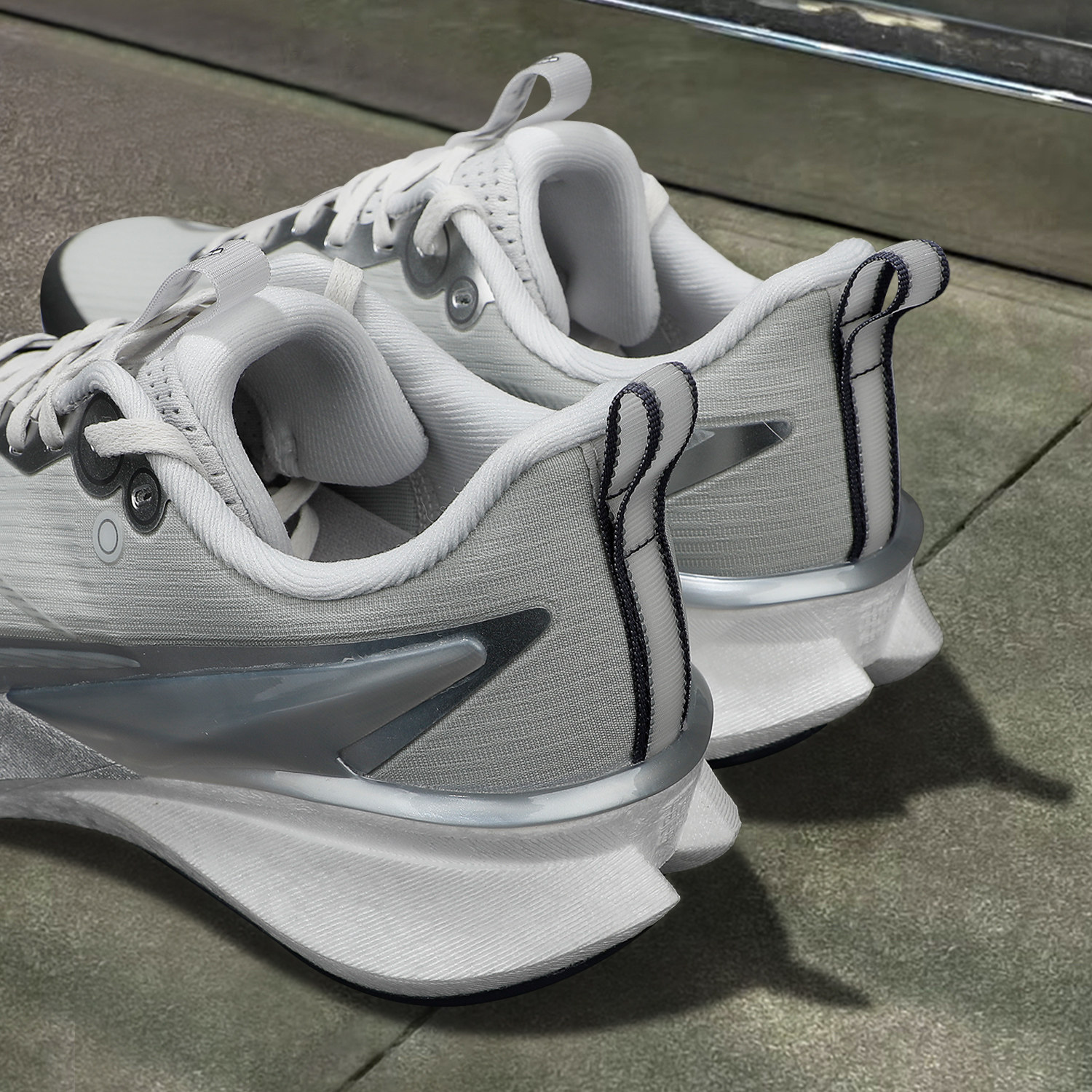 李宁秋冬款赤兔8pro跑步鞋男鞋2025冬季新品防泼水鞋面减震运动鞋 - 图2