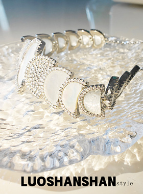 闪耀超闪高级轻奢仙女礼物闪耀半月白贝手链女镶钻ins手链