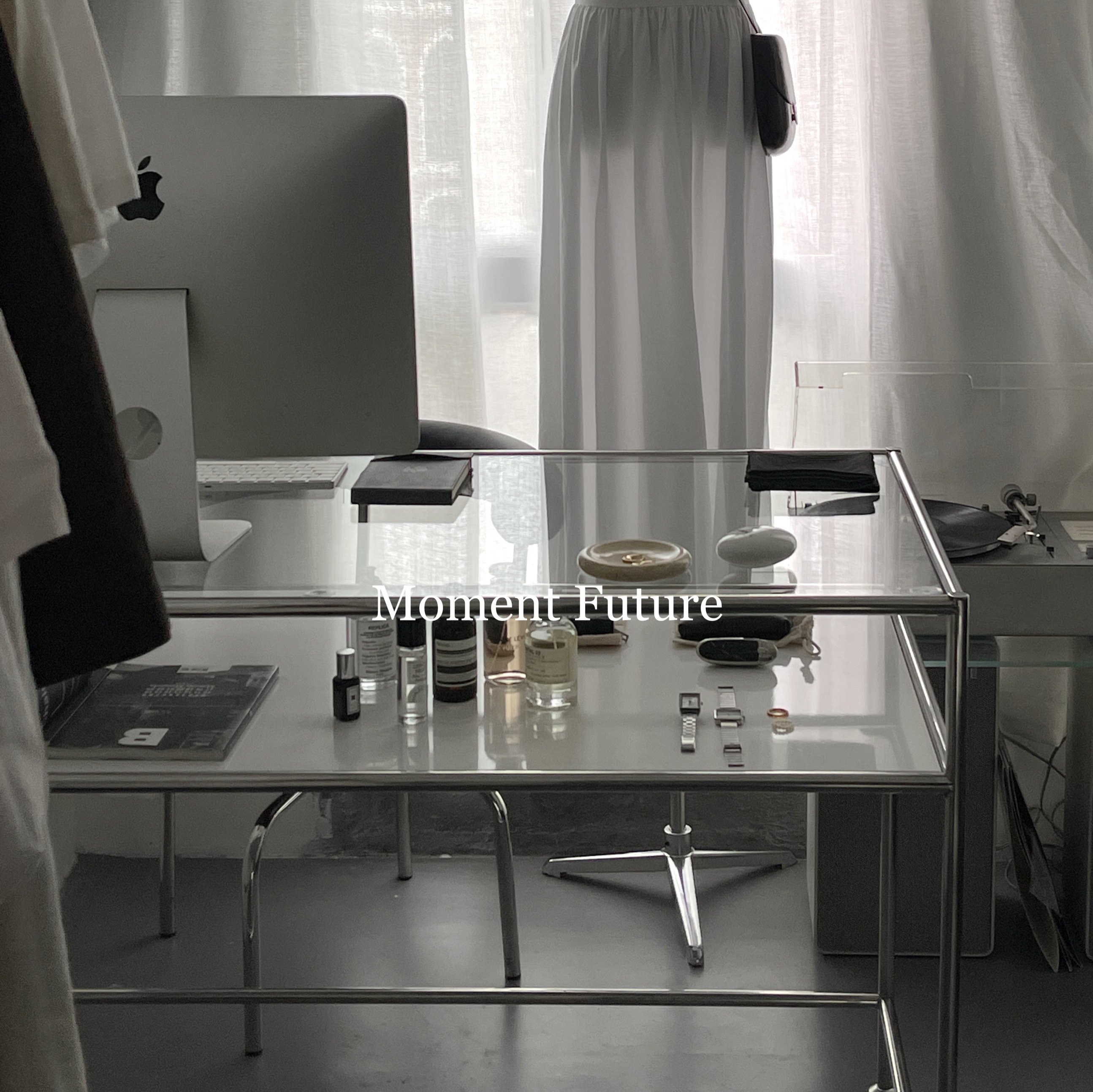 Moment Future中古家居博主办公桌客厅书桌金属玻璃桌,淘宝优惠券,粉丝福利购,淘宝优惠卷