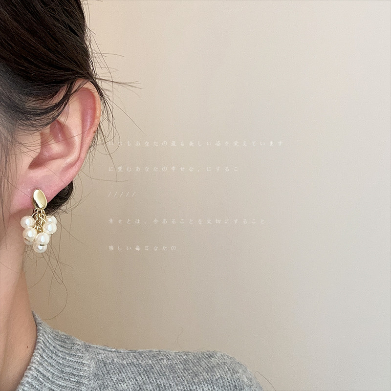 高级感白色珍珠葡萄串流苏耳钉女法式复古轻奢时尚潮流耳环耳饰,淘宝优惠券,粉丝福利购,淘宝优惠卷