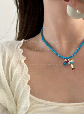 卡哇伊可爱萌趣小鱼蘑菇蓝色串珠项链女个性独特精致颈链锁骨链