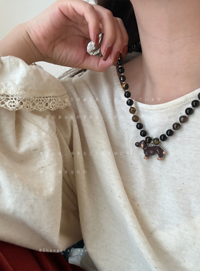 腊肠狗吊坠虎眼石串珠项链女秋冬新款复古轻奢优雅百搭颈链毛衣链