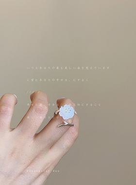 简约通勤白色树脂花朵戒指女小众高级感个性时尚气质百搭指环戒子