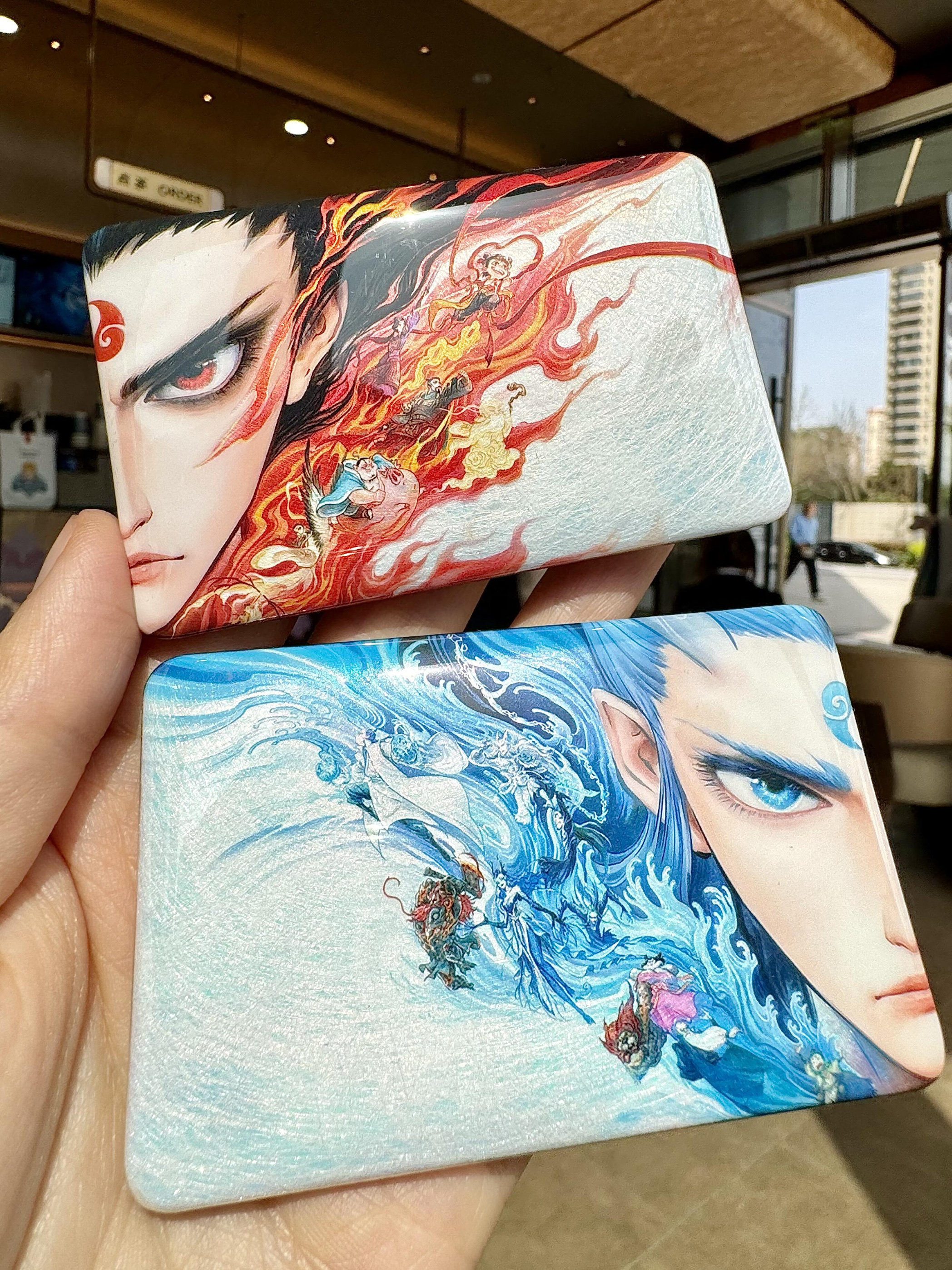 正品代购霸王茶姬新款联名哪吒之魔童降世镭射票徽章冰箱贴 - 图2