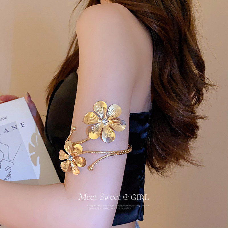 金属金色花朵臂环饰品女甜酷辣妹手臂手镯银色臂钏高级感配饰新款,淘宝优惠券,粉丝福利购,淘宝优惠卷