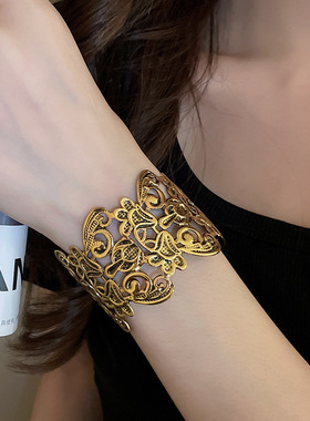 做旧金属花朵宽版手镯