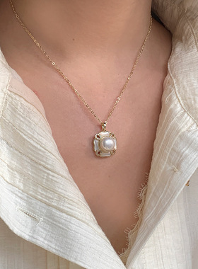 白贝母珍珠耳环项链轻奢