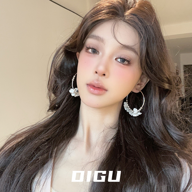DIGU复古仿贝母花朵耳圈气质仙气高级感白色花花串珠耳环轻奢耳饰 - 图0