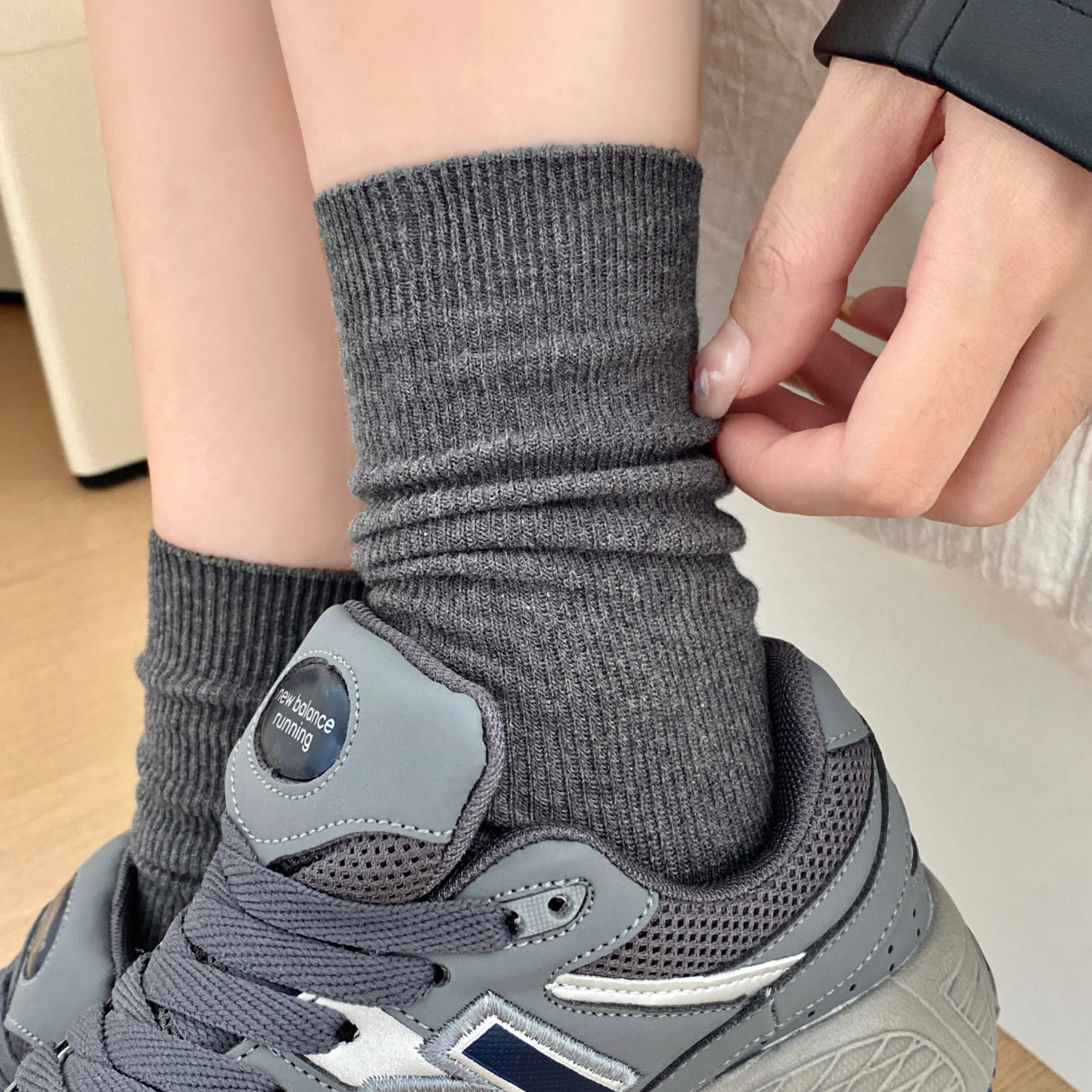 灰色袜子女中筒纯棉夏季堆堆袜日系春秋韩版学院风长筒袜配运动鞋 - 图1