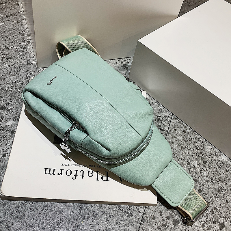 潮牌韩版真皮胸包女秋包包新款大容量腰包女士时尚单肩包斜挎包 - 图2