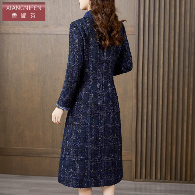 Simple commuting elegant dignified and fashionable