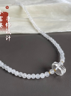 喜马天然白水晶糖块轻奢感项链雪花棉飘花女款圆珠锁骨链搭配服饰