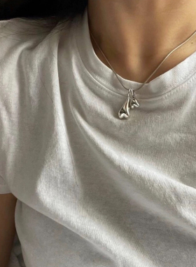 ins日韩设计师极简倒挂爱心银色蛇骨链项链高级感简约叠戴毛衣链