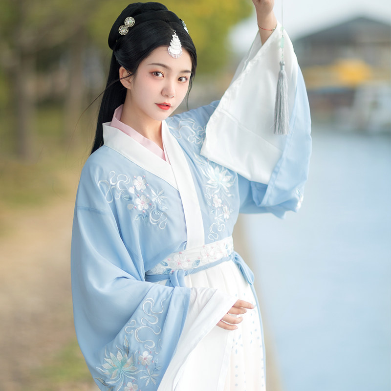 佐馨【春庭月】原创女中国风汉服 佐馨汉服
