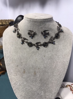 MH花体标黑色燕子项链耳环一套