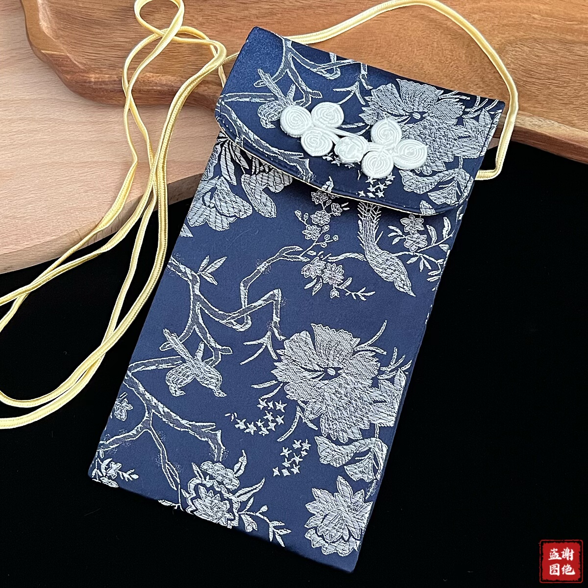 中式织锦缎刺绣大屏手机袋零钱包女带挎绳首饰袋收纳送老外手拿包,淘宝优惠券,粉丝福利购,淘宝优惠卷