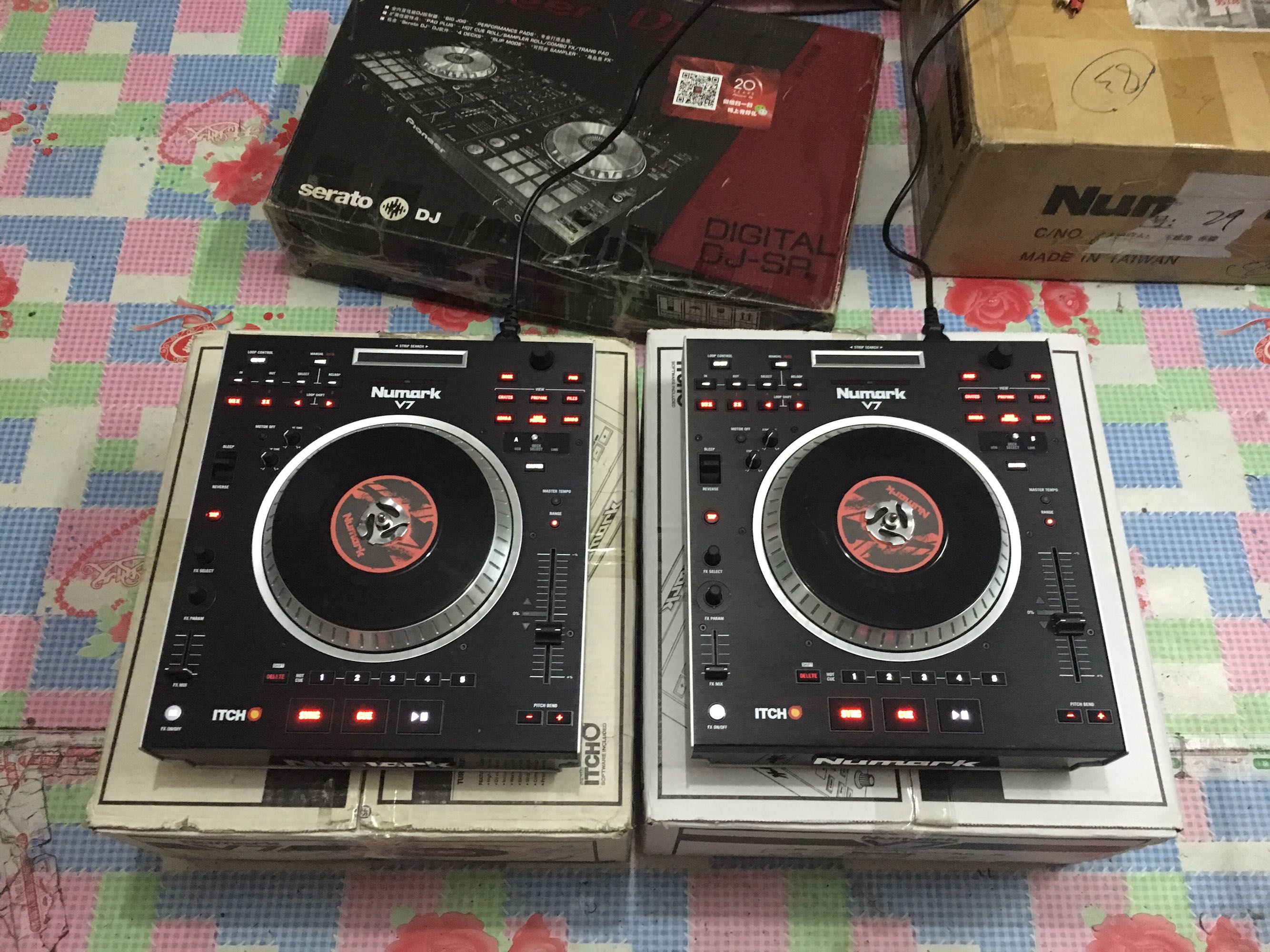 二手dj设备露玛NUMARK V7数码打碟机控制器两台支持serato dj pro-图2