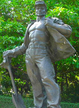 公园景观小品艺术劳动煤矿井建筑工人玻璃钢仿铜雕塑定制户外摆件