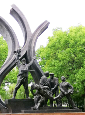 解放上海雕塑艺术公园大型解放战争造型户外景区纪念馆玻璃钢摆件