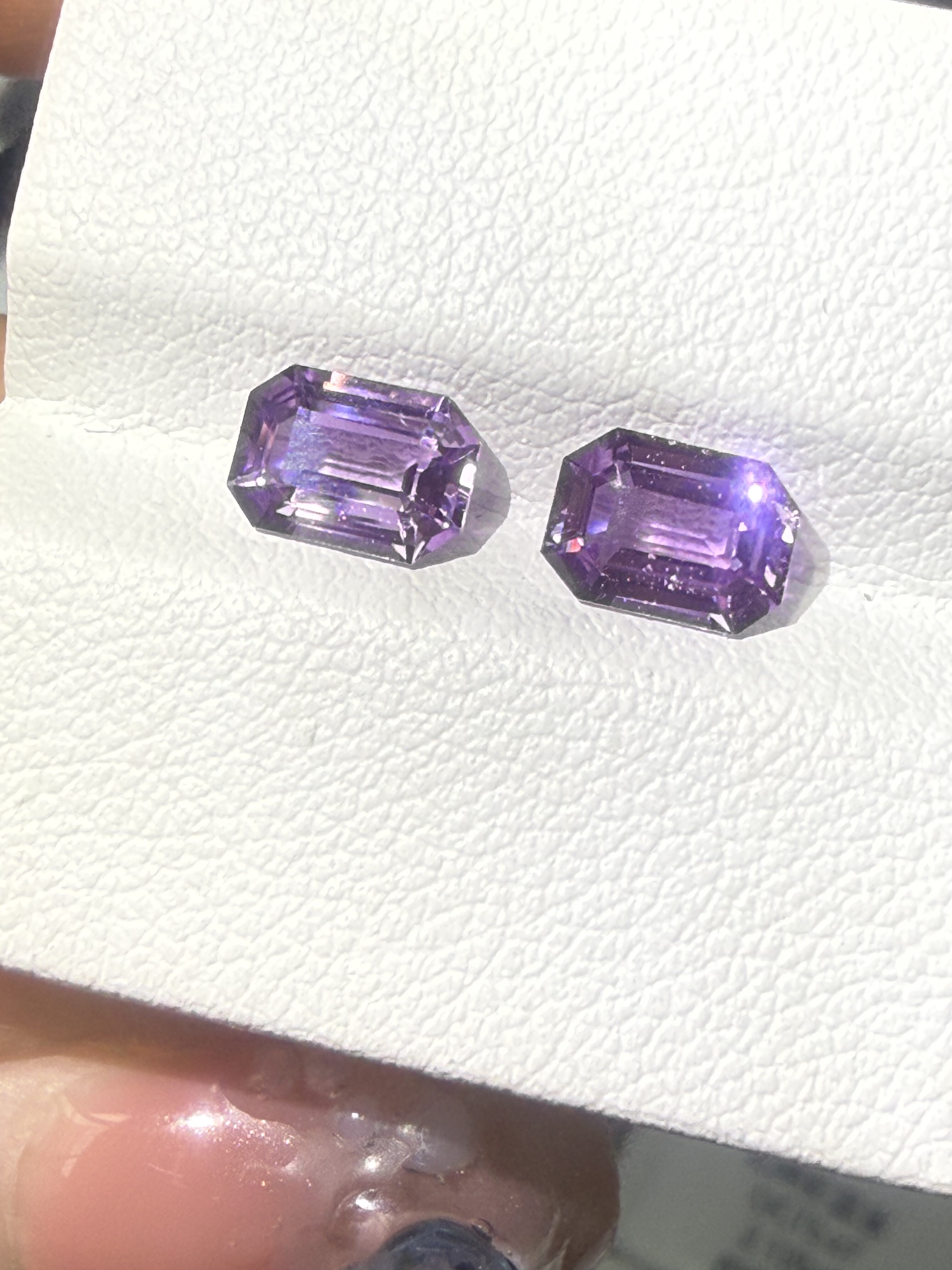 天然无烧薰衣草紫色蓝宝石2.136克拉一对 - 图0