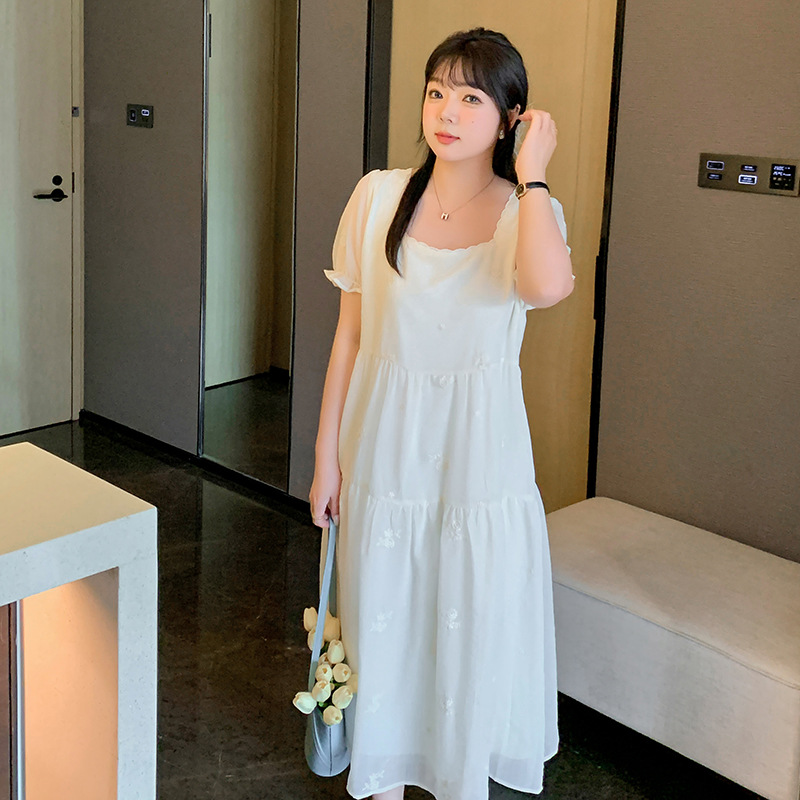 大码女装甜美姐妹款刺绣连衣裙2024夏新款遮肉凉爽A字裙纯色显瘦