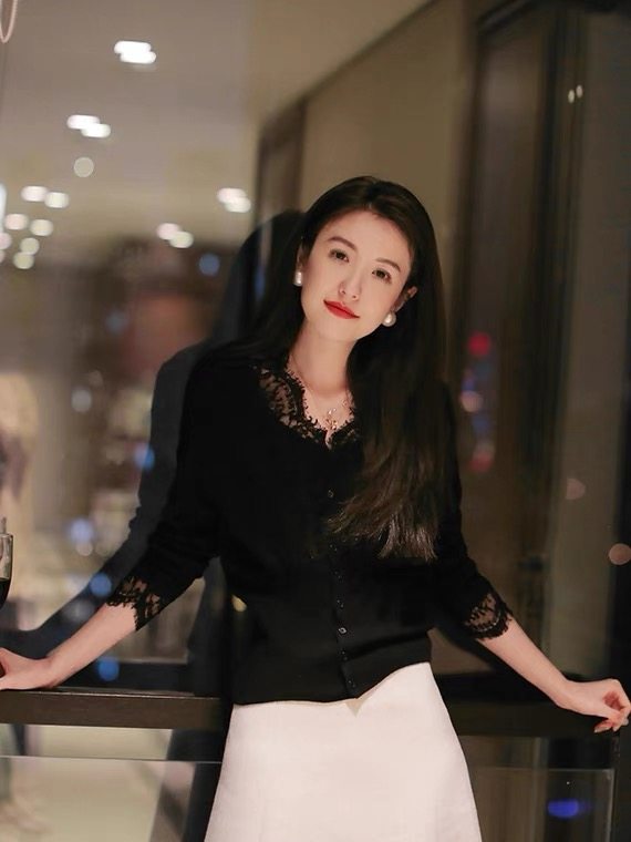 高级感洋气蕾丝边针织别致系打底衫 蒂曼芳毛针织衫