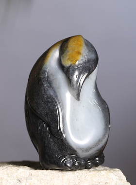 和田玉籽料青花白分明企鹅把件