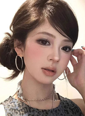 辣妹夸张银色素圈耳环女