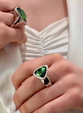 西班牙小众复古三角大宝石戒指