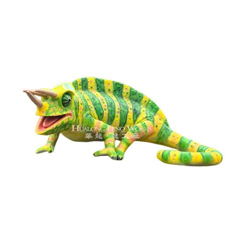 特色手工艺雕刻模型仿真蜥蜴变色龙分色艺术处理声光电智能结合 - 图2