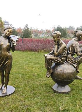 铸铜现代老师学生看书雕塑校园文化师生读书人物雕像毕业赠母校大