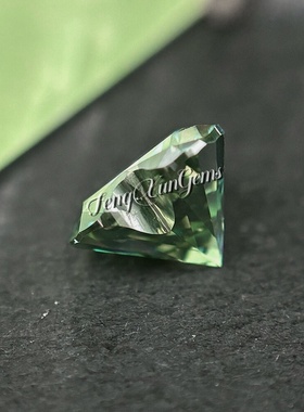 绿色原色心形100%莫桑钻裸石带证书净度VVS1 18K金首饰品主石