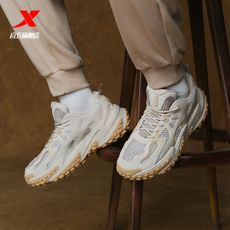  特步板鞋/休闲鞋