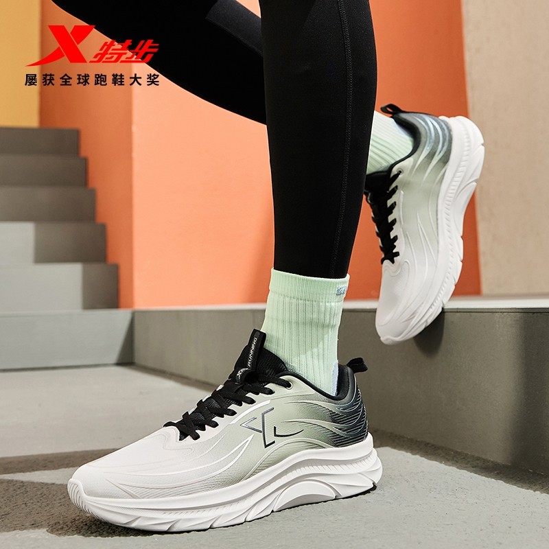 特步跑步鞋男鞋秋冬革面防泼水运动鞋加绒棉鞋减震女鞋休闲慢跑鞋