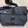 Nike NIKE member gift AJ sports outdoor leisure fitness cycling shoulder messenger bag black BG011-01
