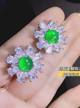 帝王绿花朵玉髓耳钉翡翠色绿玛瑙