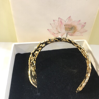 向卉意大利中古合金双金工艺熔岩宽版镂空开口手镯