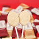 There is a sweetness in the sugar, original lollipops, good-looking double happiness, wedding sweets, snacks to relieve cravings, candy snacks