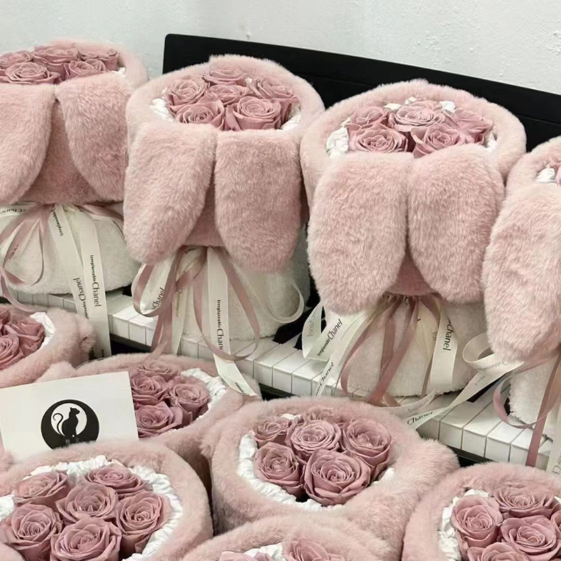 花中情 小兔子兔耳朵毛绒布小香风圆形花束抱抱桶鲜花包装布白色,淘宝优惠券,粉丝福利购,淘宝优惠卷