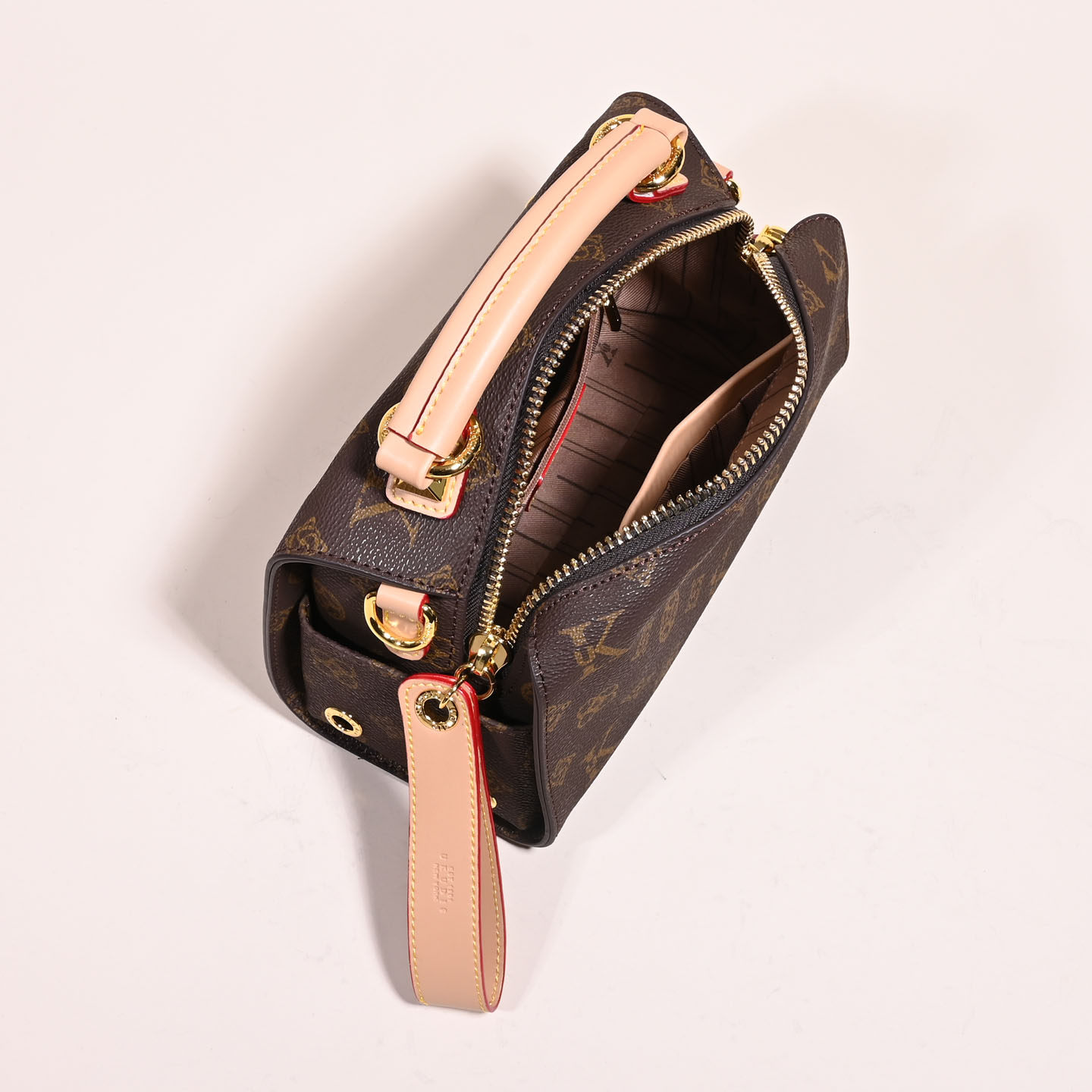 质感老花波士顿枕头包2026新款手提女包休闲通勤大容量单肩斜挎包,淘宝优惠券,粉丝福利购,淘宝优惠卷