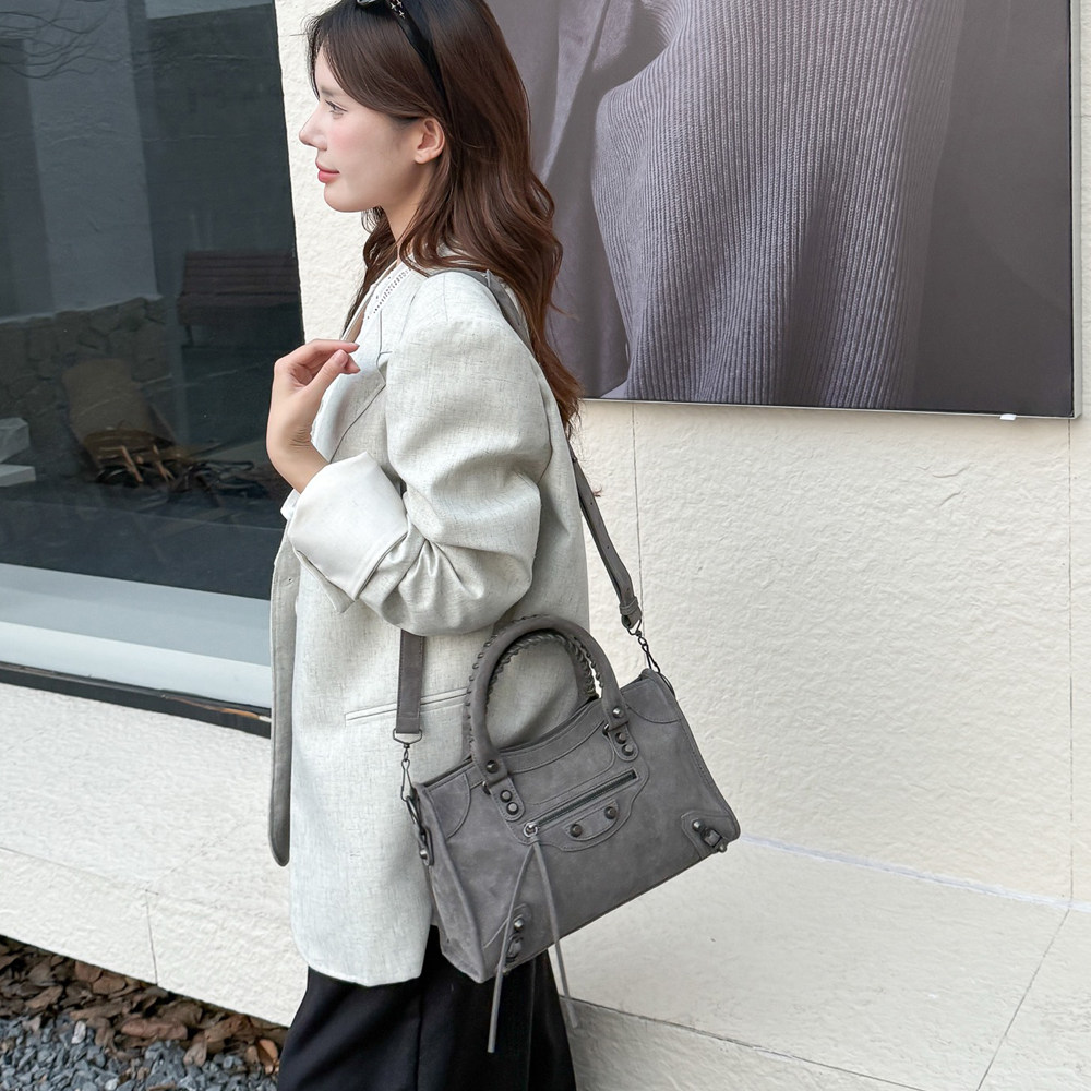 B家头层牛皮麂皮绒真皮女包手提单肩斜挎Le City铆钉机车包托特包,淘宝优惠券,粉丝福利购,淘宝优惠卷