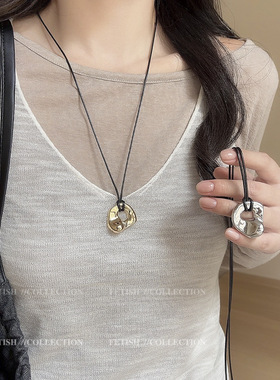 韩系抽象镂空银色吊坠项链女2026新款皮绳毛衣链长款小众挂脖配饰