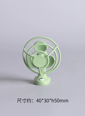 夏季风扇场景吃瓜躺平猫