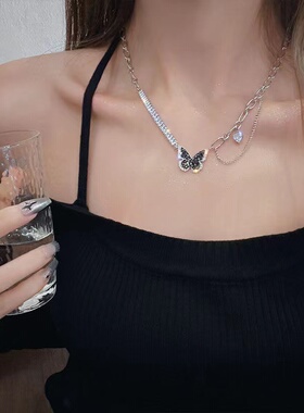 甜酷辣妹搭配卫衣项链