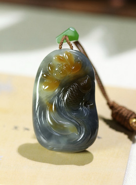 新疆和田玉楼兰三色连年有余挂件