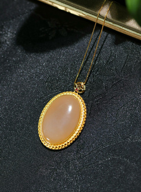 和田玉藕粉银镶吊坠