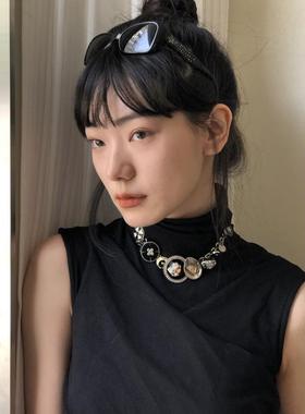 《落日珊瑚》黑色镶嵌花粉水晶项链钛钢链条周边同款可扣